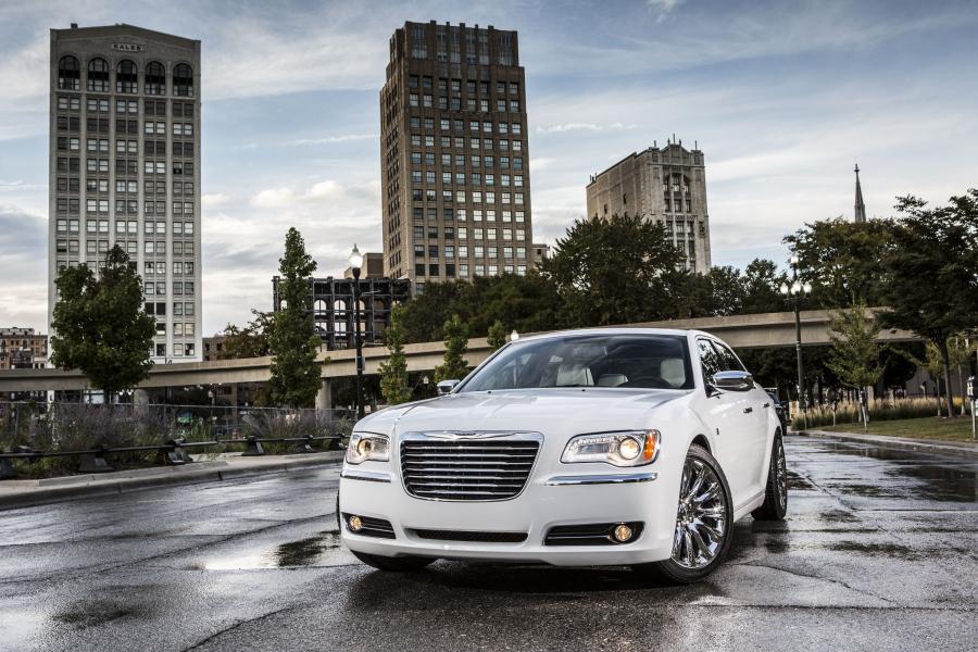  Chrysler 300C Motown Edition 2013 года  (фото 25 из 39)